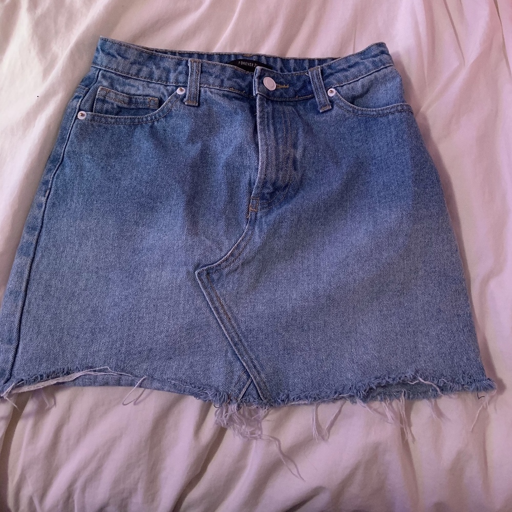 Lightly worn, vintage vibes denim mini skirt